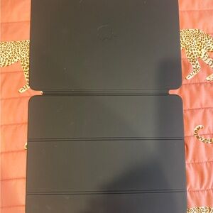 Apple Black Tablet Cover for Ultimate Protection